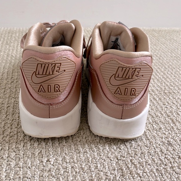 Nike air max rose gold women’s - Picture 3 of 5